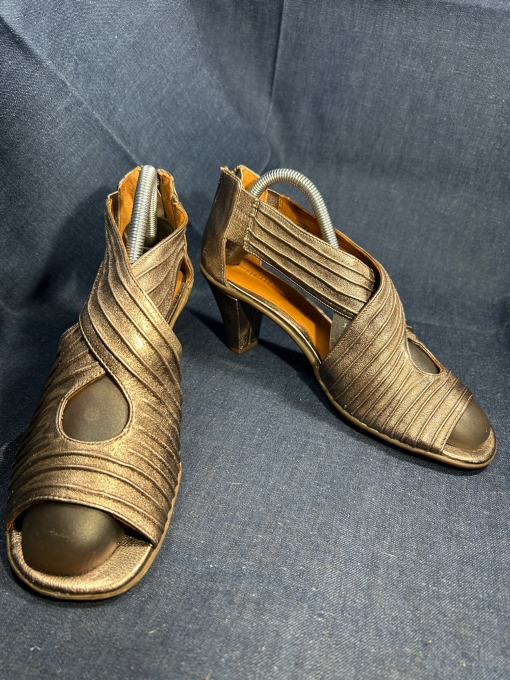 NWOT Gentle Souls leather gorgeous heels shoes
